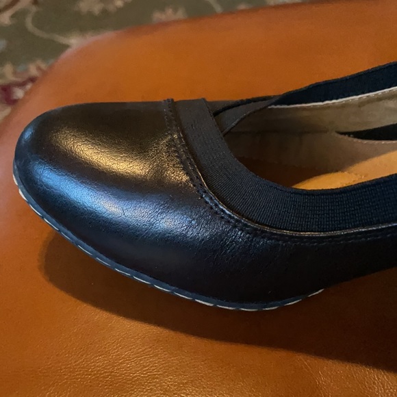 Sofft Women’s Leather Wedge Slip On Shoes - Picture 4 of 8